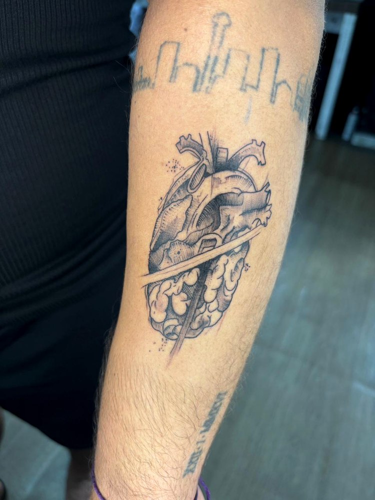 Coração e cérebro blackwork